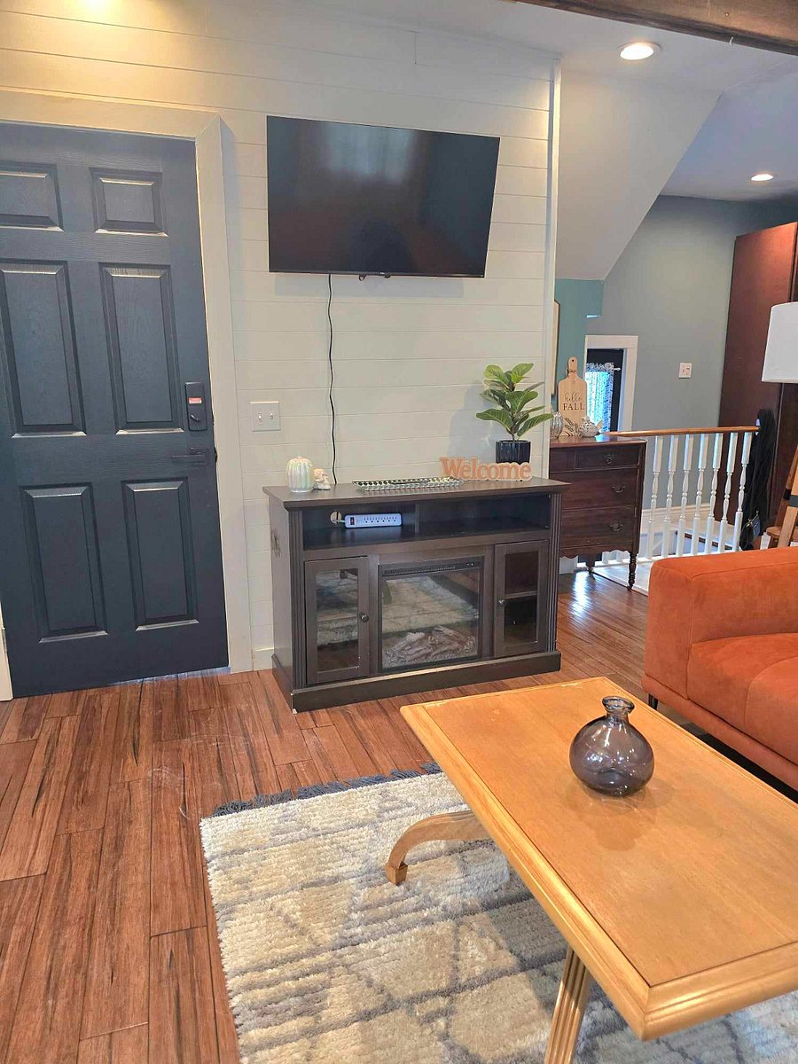Living room, Front door