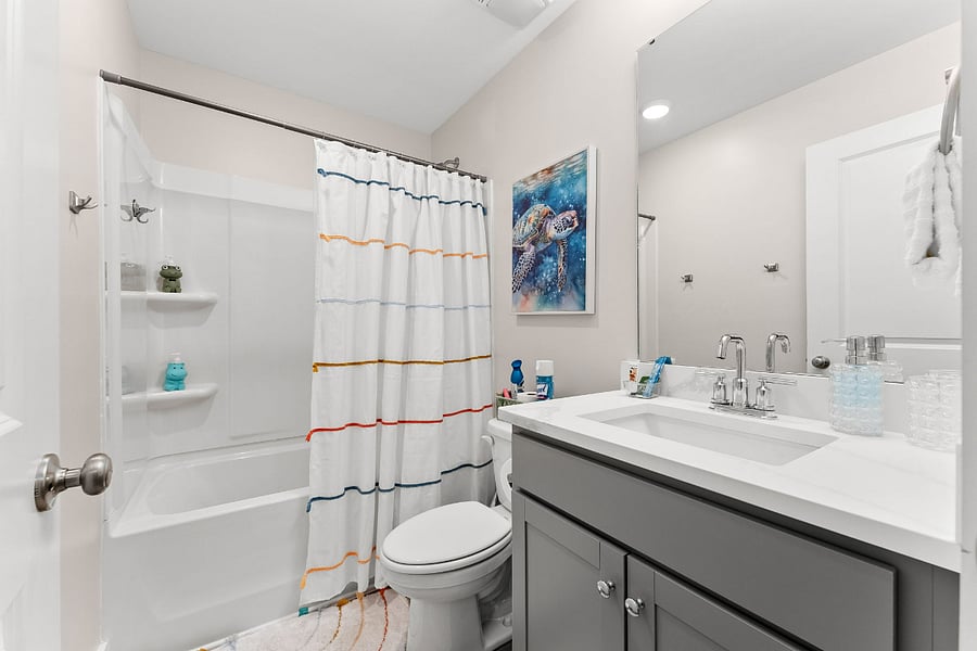 Dedicated en-suite bathroom for upstairs suite