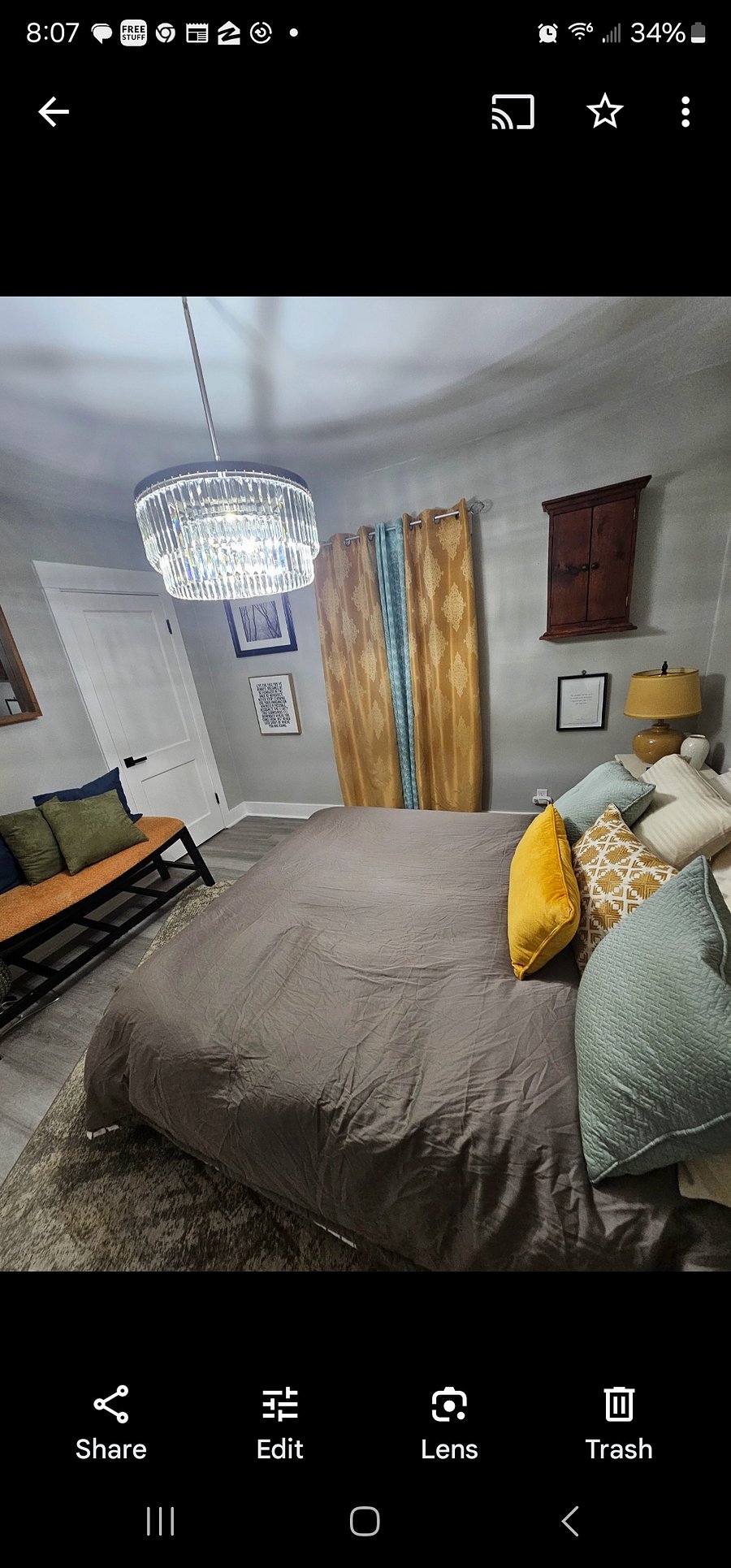 1st bedroom/main bedroom