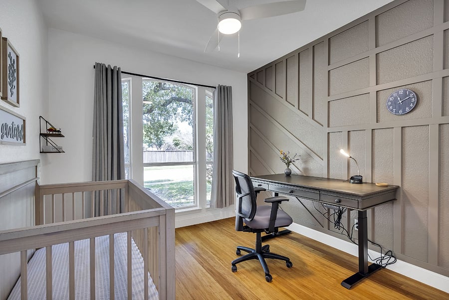 View of flex room/office/4th bedroom. A twin bed can be added upon request in place of the baby bed.
