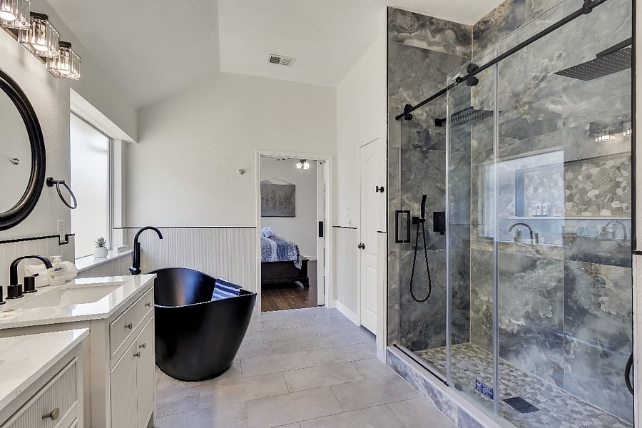 Master spa bathroom, two-head rain-shower, double vanities and stand-alone hollywood soaking tub