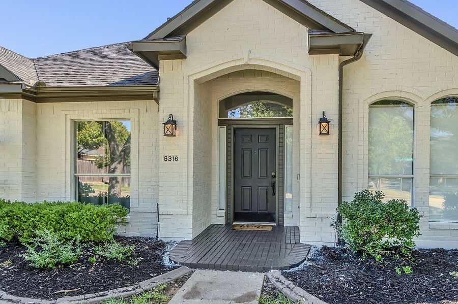 Entrance has a level walk up from the curb. No steps inside, all wood and tile floors.