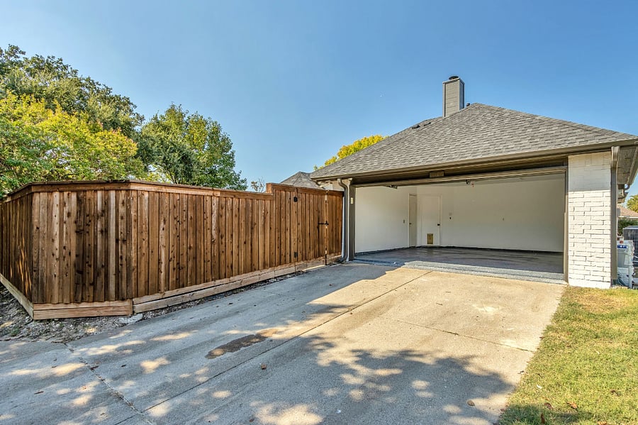 2 car rear entry garage with driveway right next to the side road as the home is on a corner lot. Easy in and out.