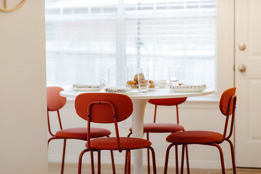 Dining area can seat 4-6 (extra chairs not shown)