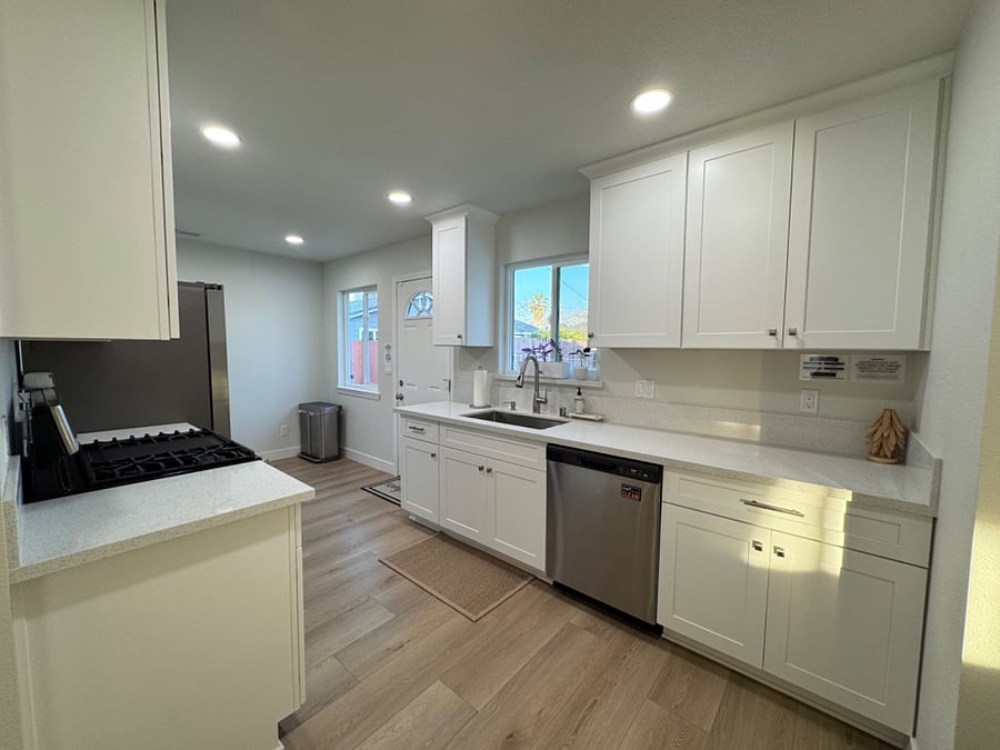 Kitchen with Brand new appliances.