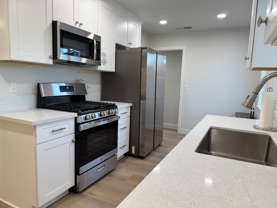 Kitchen with Brand new appliances.