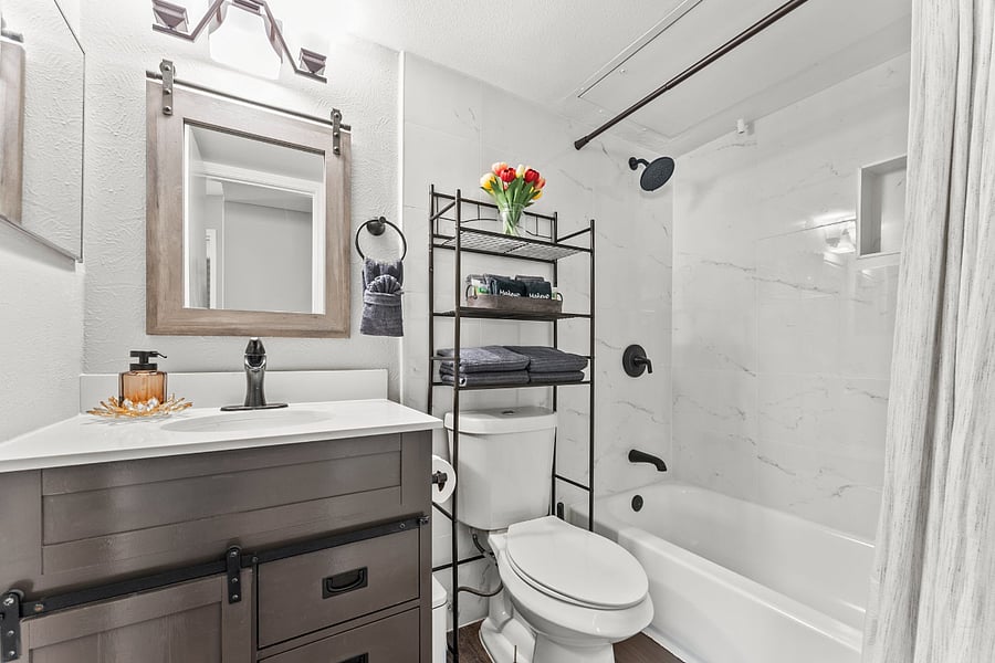 Fully remodeled bath-shower combo