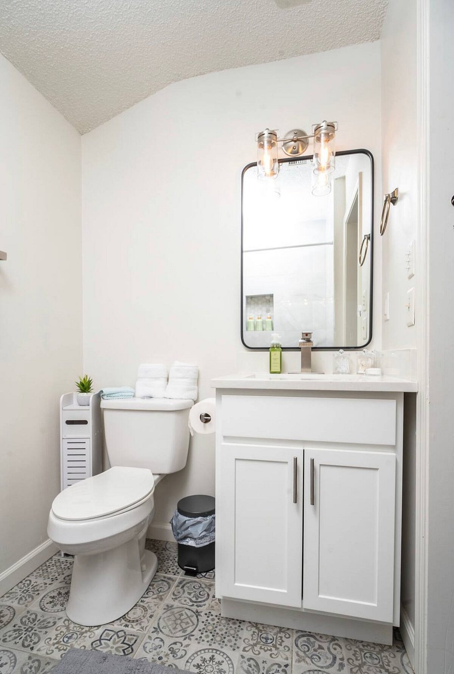 Furnished Finder property 815951_1 photo 20