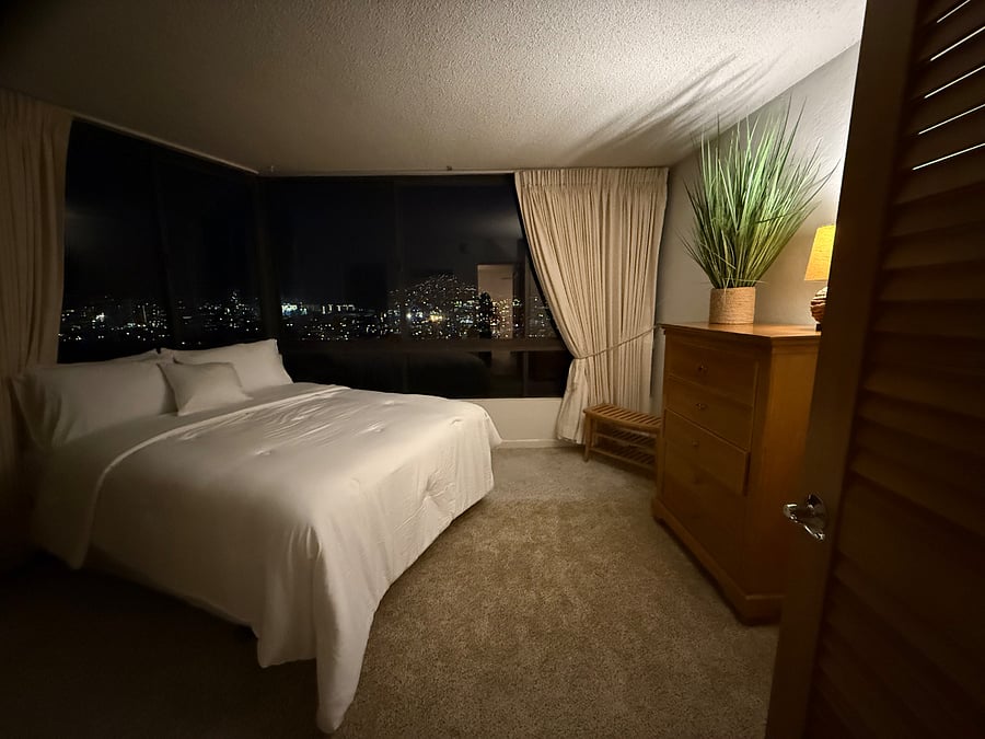 Queen size bed with a view