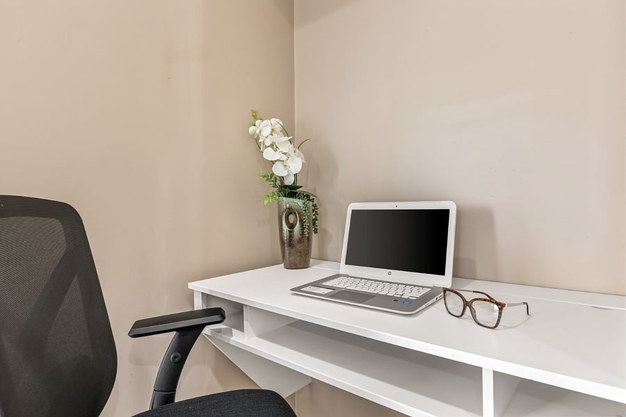 Bedroom #1 office nook/desk