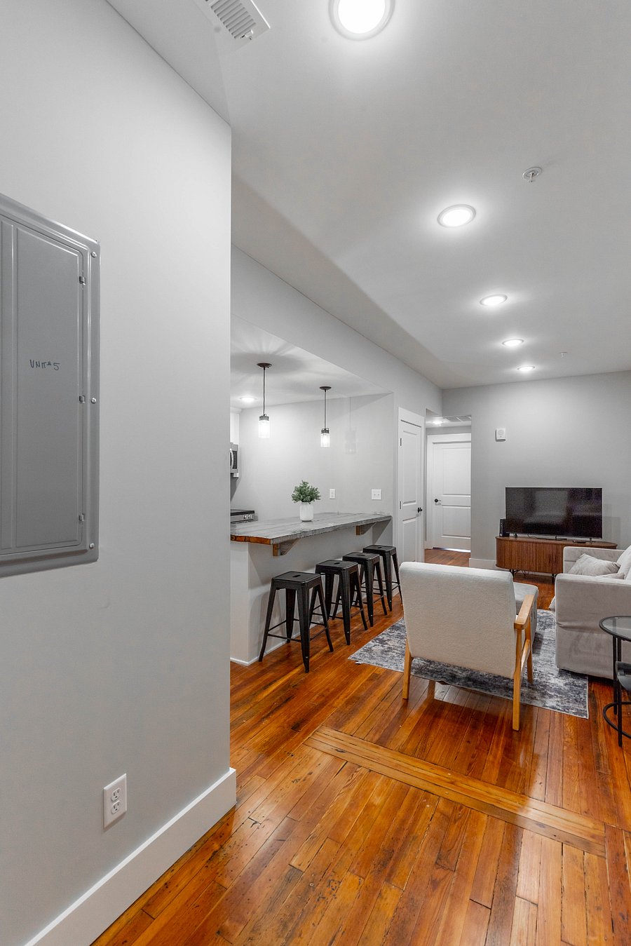 Furnished Finder property 816085_2 photo 6
