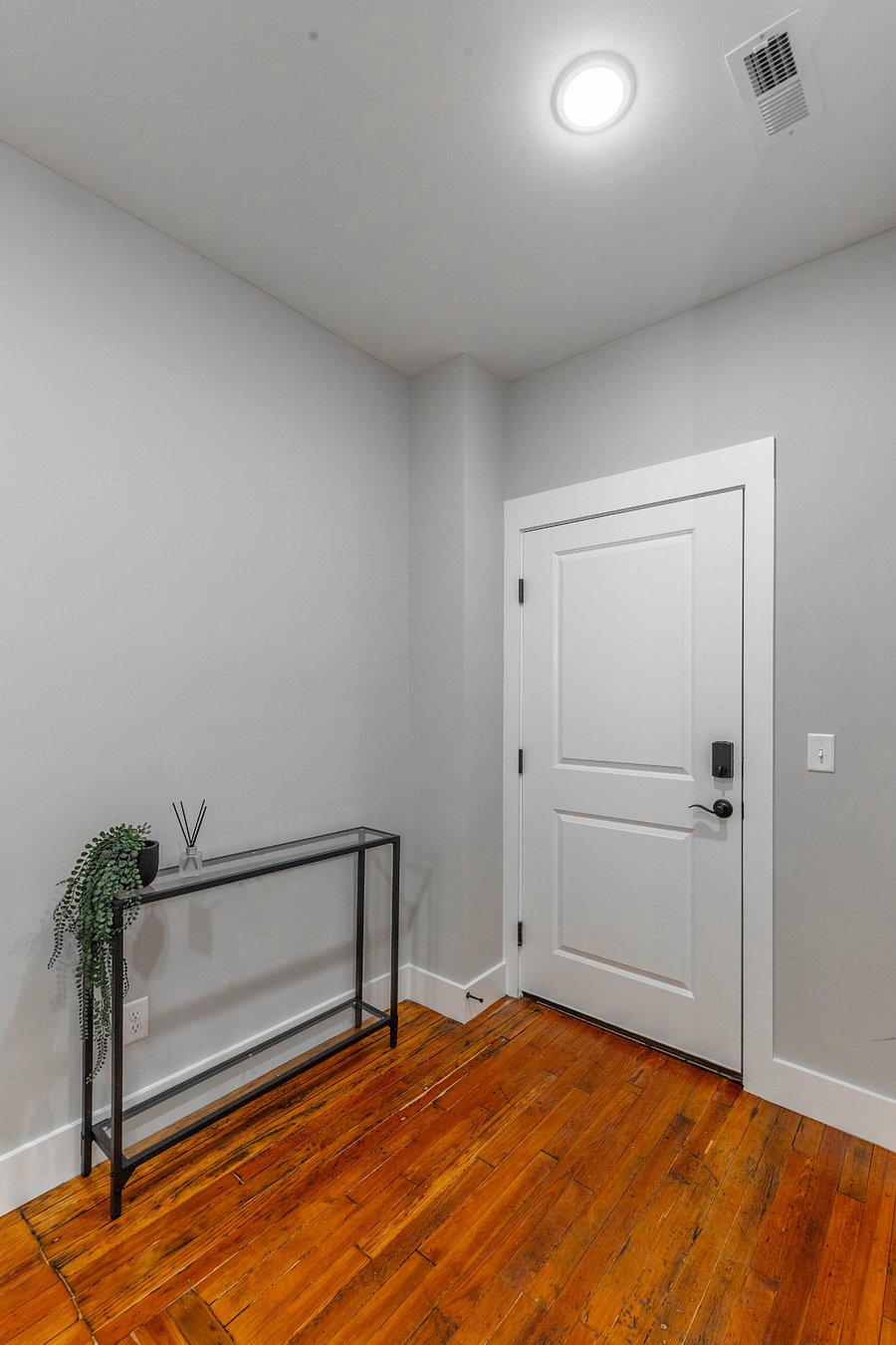 Furnished Finder property 816085_2 photo 8