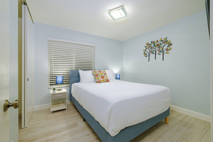 Queen bed in bedroom#3