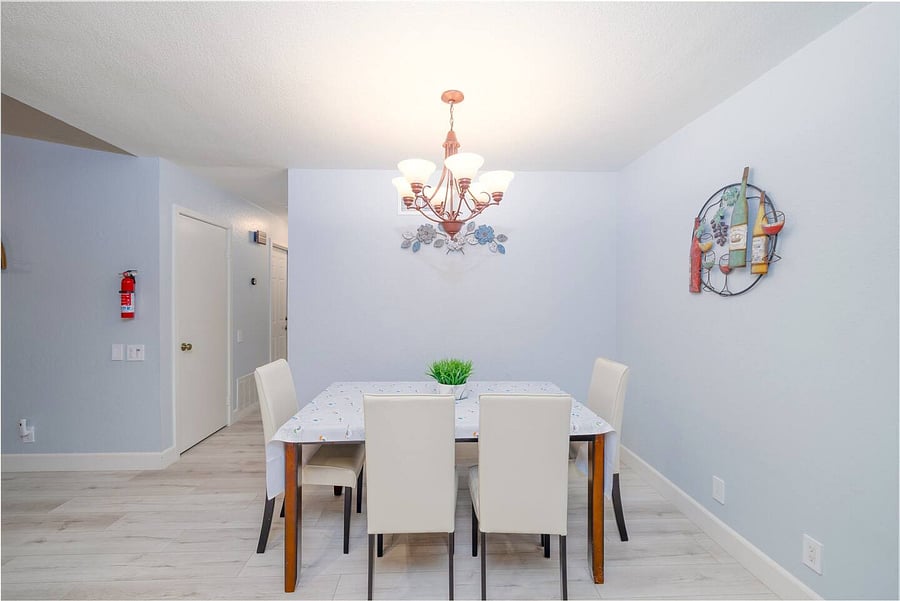 Dining area for 6