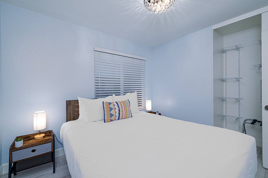 Queen bed in bedroom#4