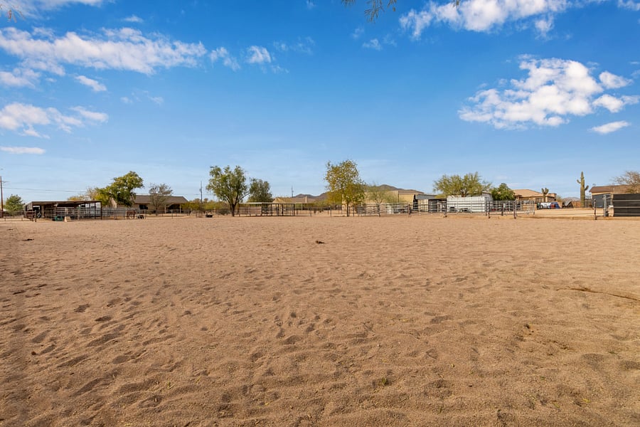 100x200 Arena with attached 60' round pen