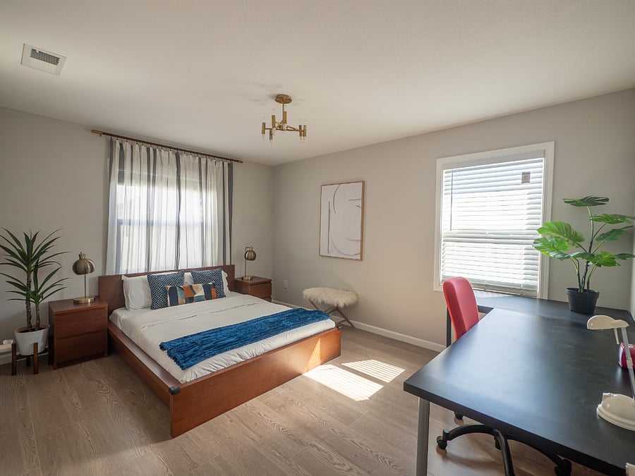 Bedroom 1 - Queen Bed