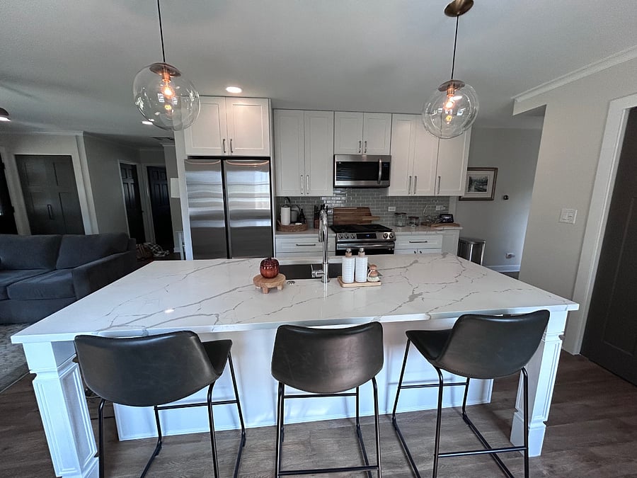 Large Quartz Island Perfect For Cooking And Entertaining