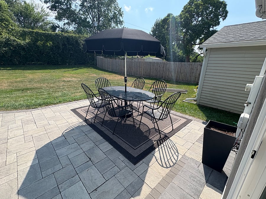 6-Person Patio Table & Umbrella