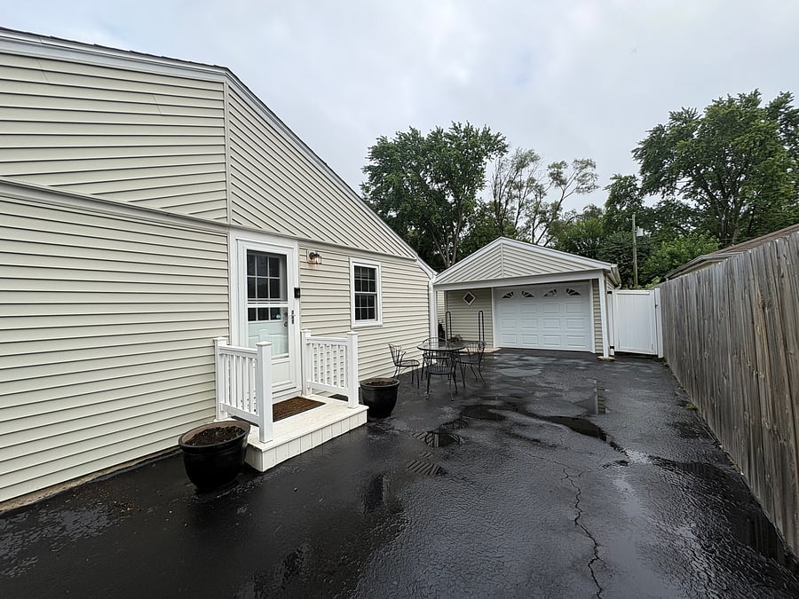 1.5 Car Detached Garage