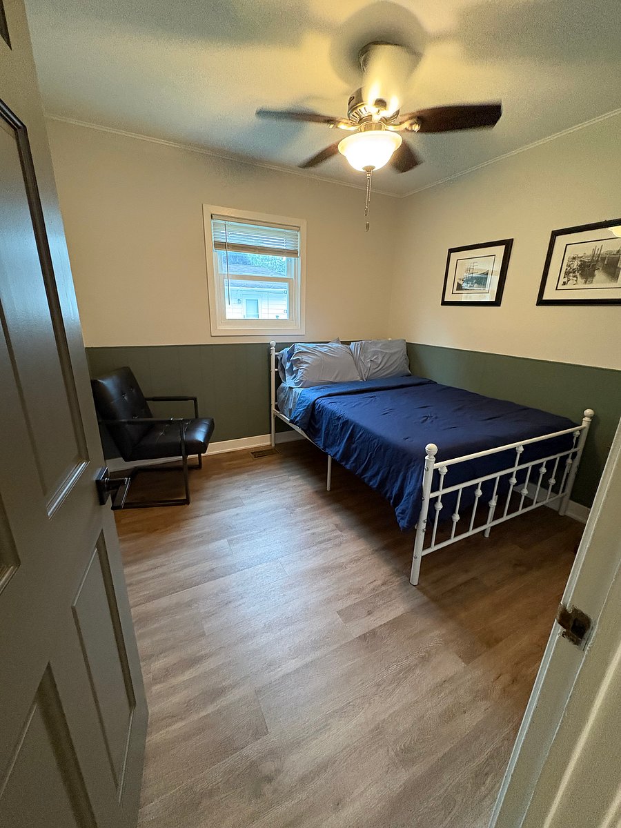 Third Bedroom or Office, Full Bed