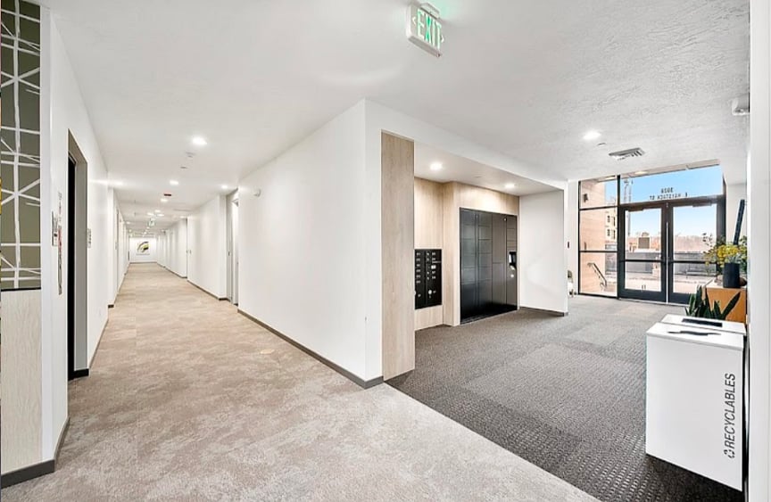 Lobby/mailboxes