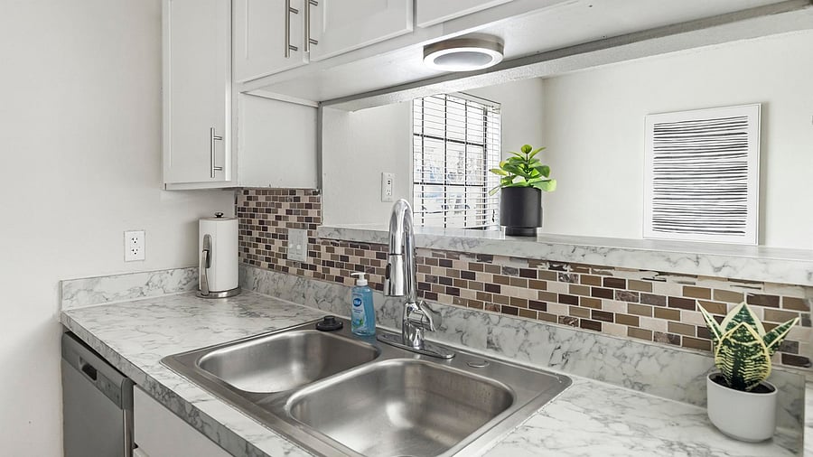 Furnished Finder property 816562_10 photo 8