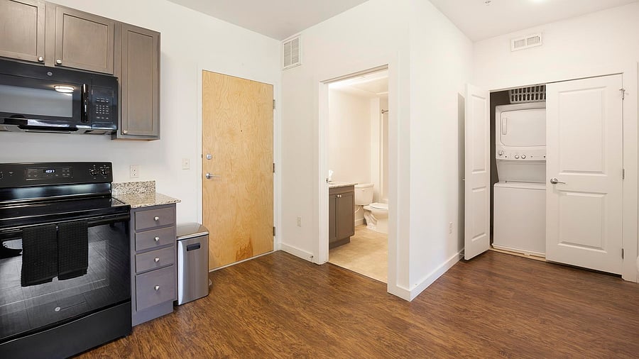 Furnished Finder property 816570_11 photo 6