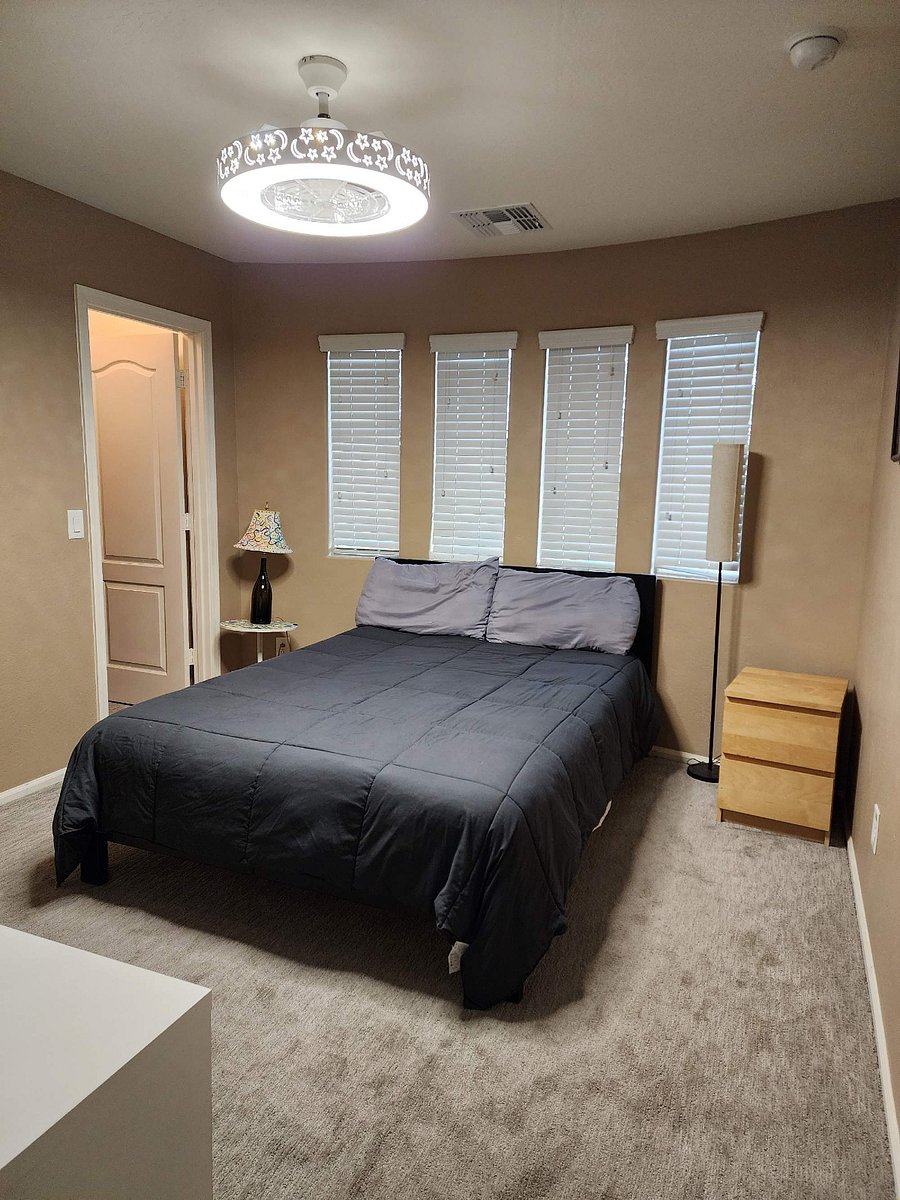 Bedroom 2 with queen size bed