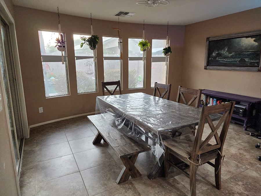 Large dinning room table that sits 6 comfortably 