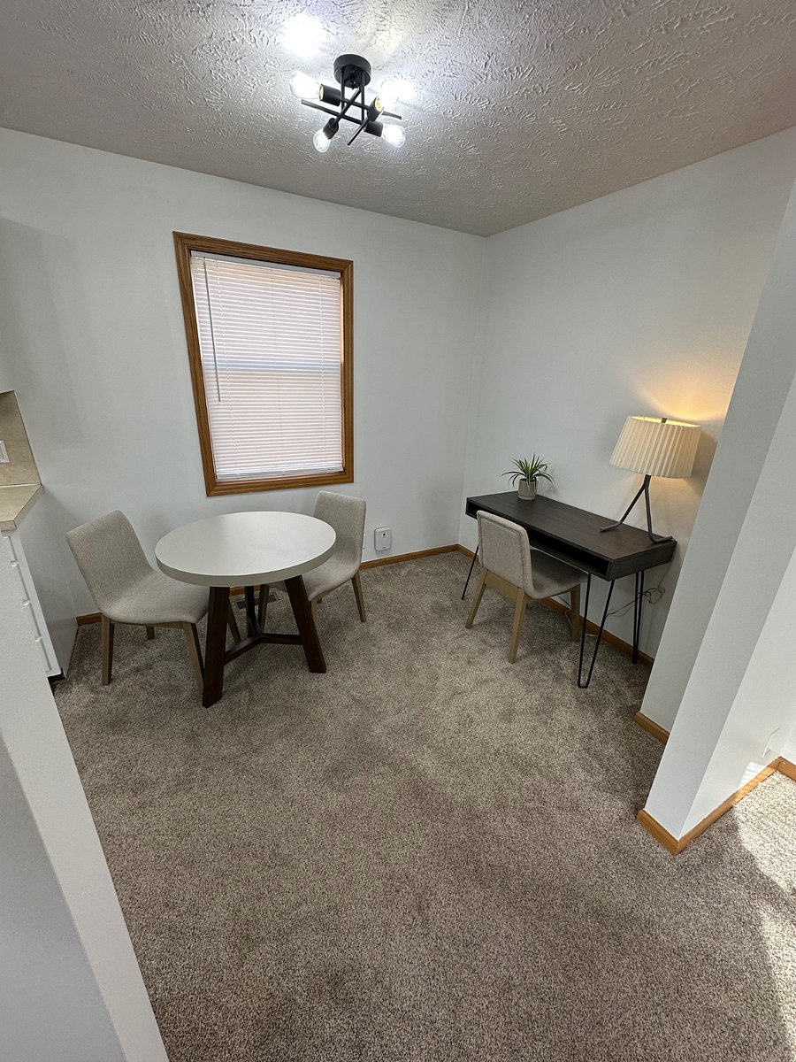 Dining area & workspace
