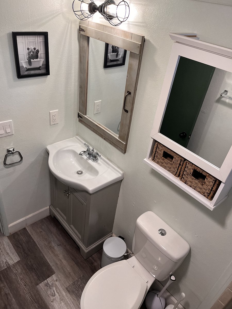 Clean bathroom.