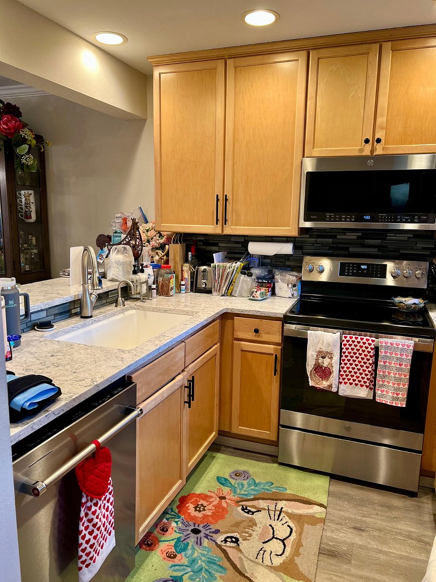 Shared kitchen on main floor