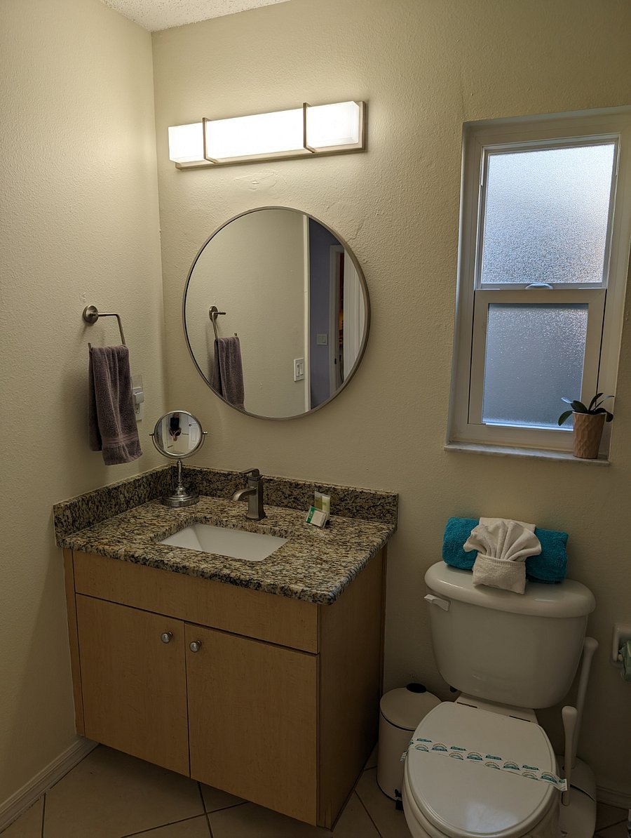 main bedroom - bathroom