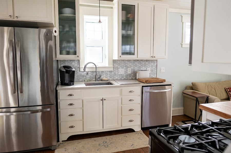 Full kitchen with utensils