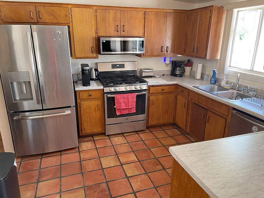Full Kitchen with all utensils
