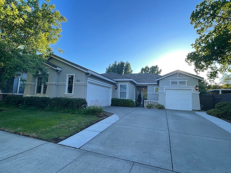 Parking allowed driveway/no street parking at night allowed
Possible EV charging by arrangement with owner
Access to one of the garage spaces (no storage)
