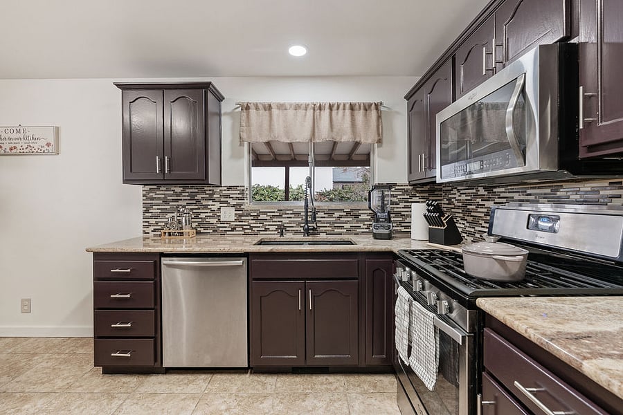 Fully Stocked Kitchen: