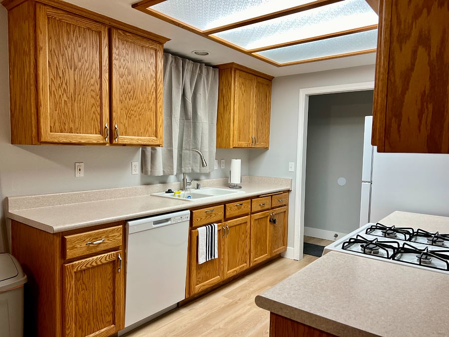 Full kitchen