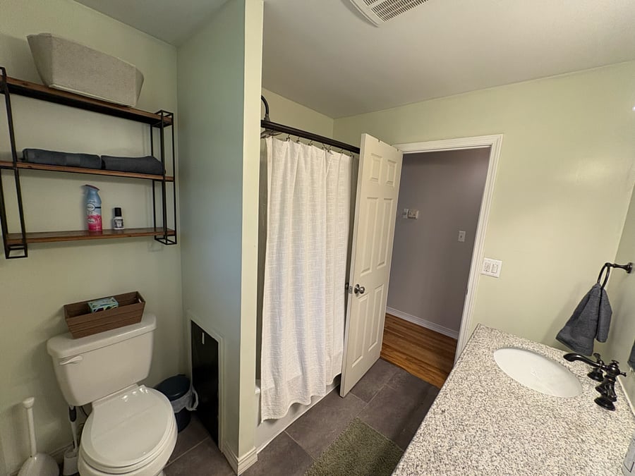 Main bathroom