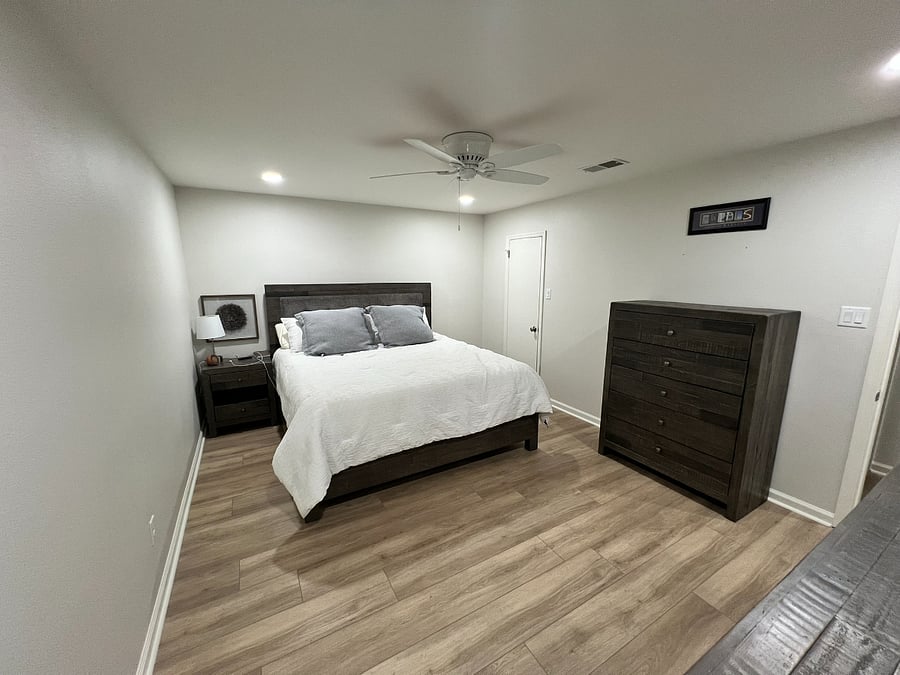 Master bedroom, King Bed 