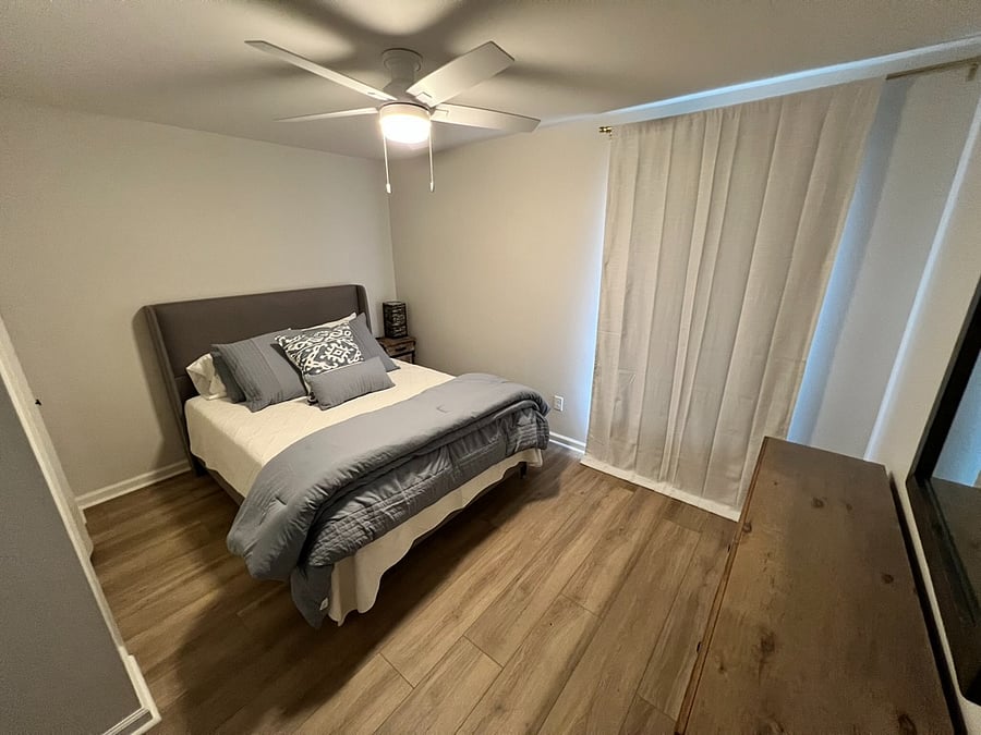 Bedroom 2- Queen 