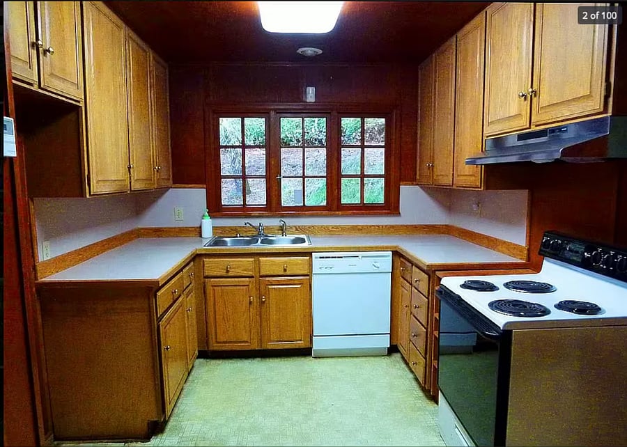 Kitchen: Not fancy, but everything you need. 