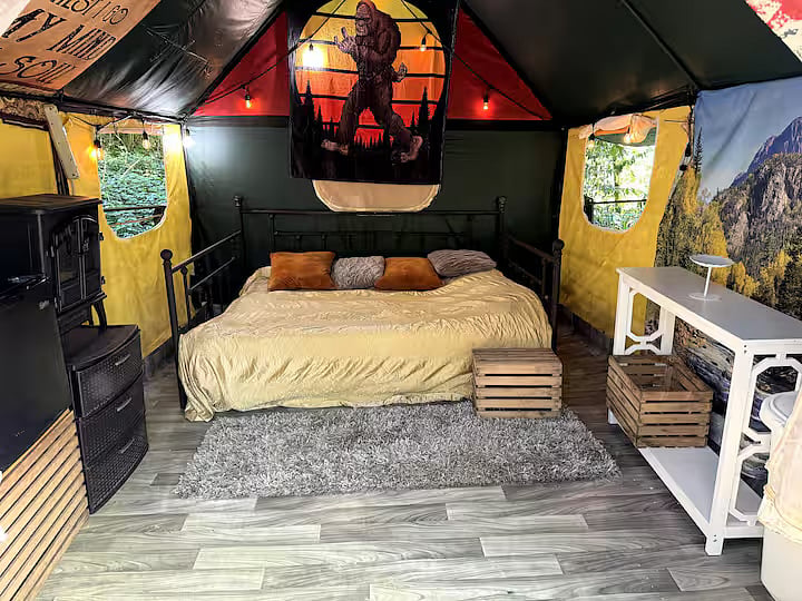 BONUS! Glamping Tree House(with 1 to 2 day notice, no charge to hang out, only cleaning fee if you spend the night)