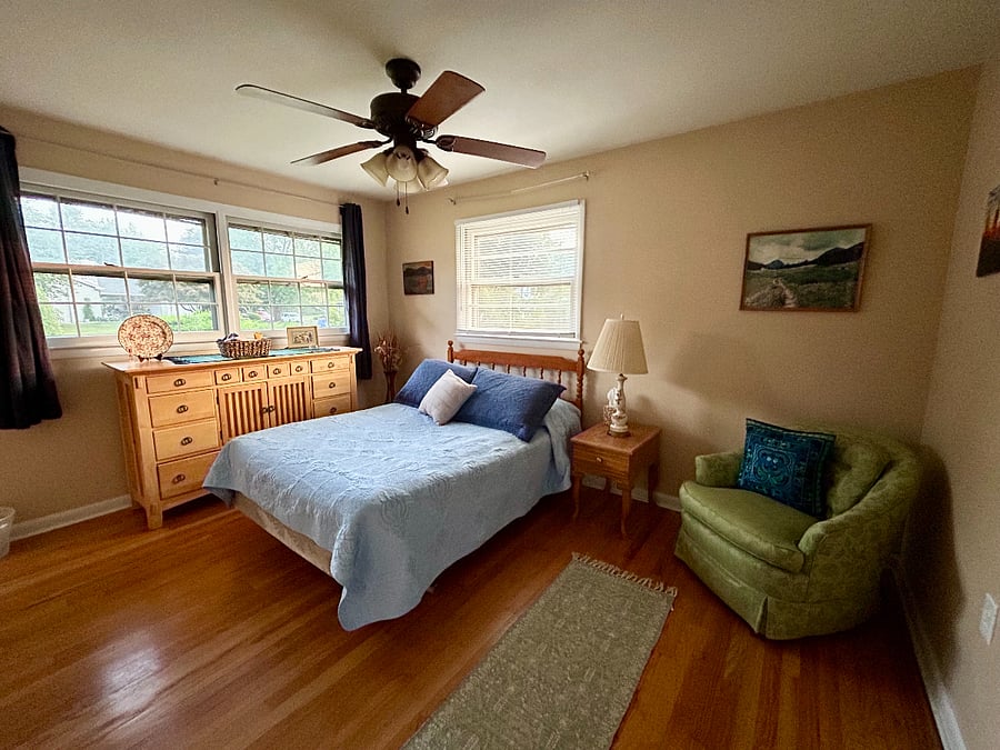 Full bedroom