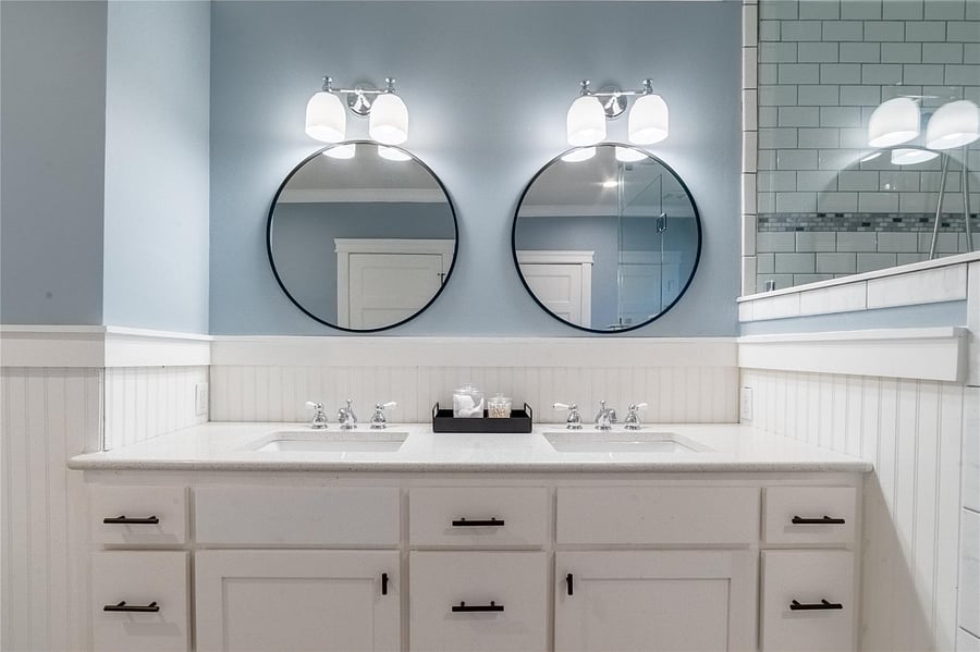 Dual sinks make your morning routine less stressful!