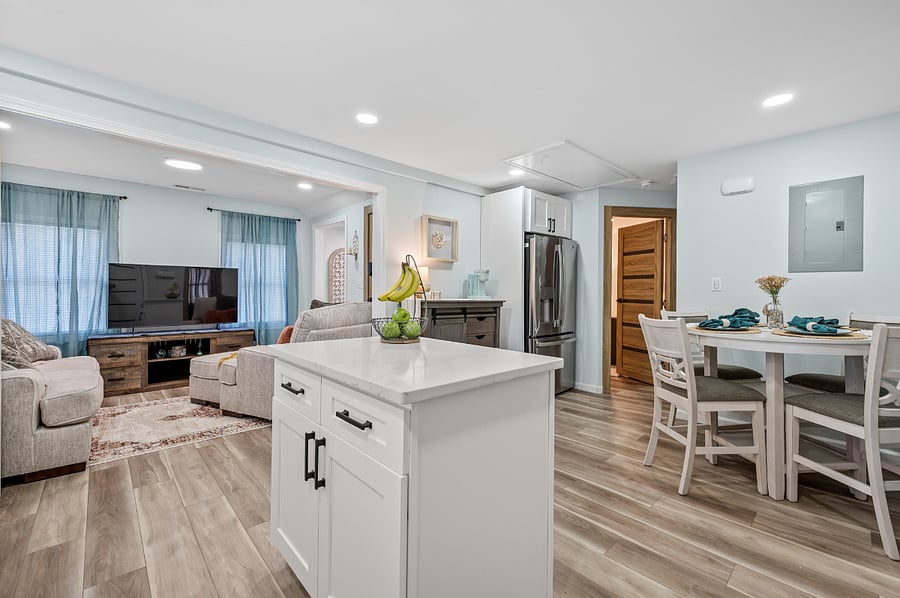 Open floor plan design - living/kitchen/dining