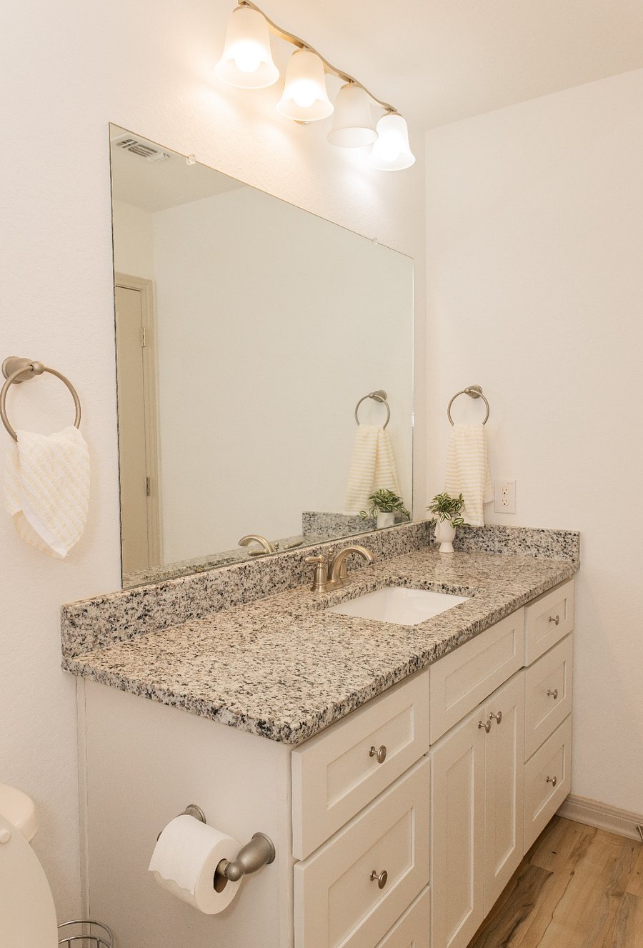 Furnished Finder property 818005_1 photo 14