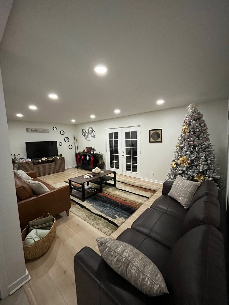 Great Room w/ Smart TV