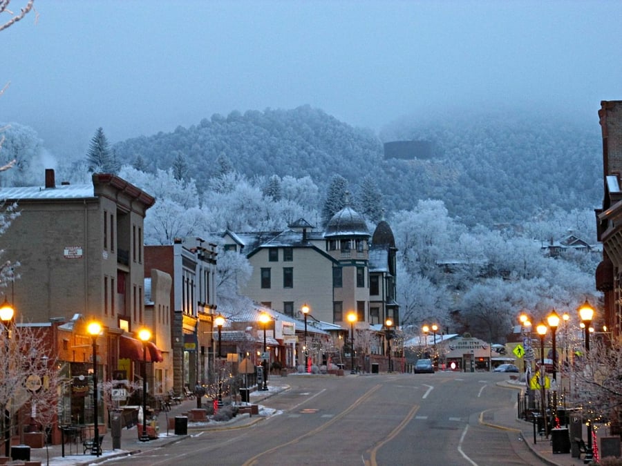 10 miles from downtown Manitou Springs